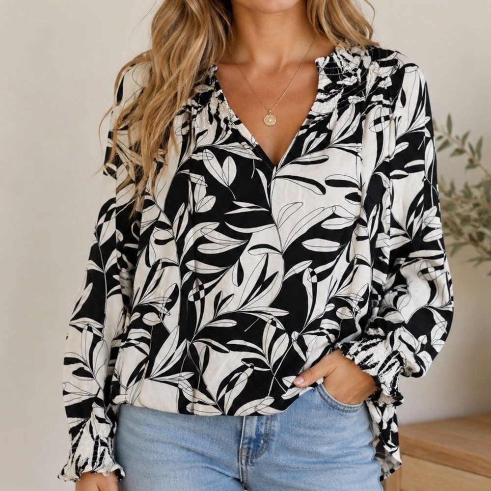 Crown & Ivy Small Black White Floral Leaf Peasant Blouse Rayon Boho Cottagecore
